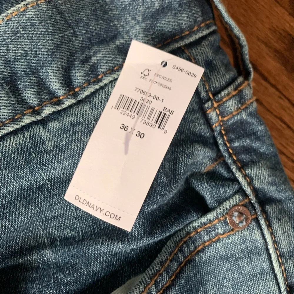NWT! Old Navy Men’s Loose Jeans with Built in flex
